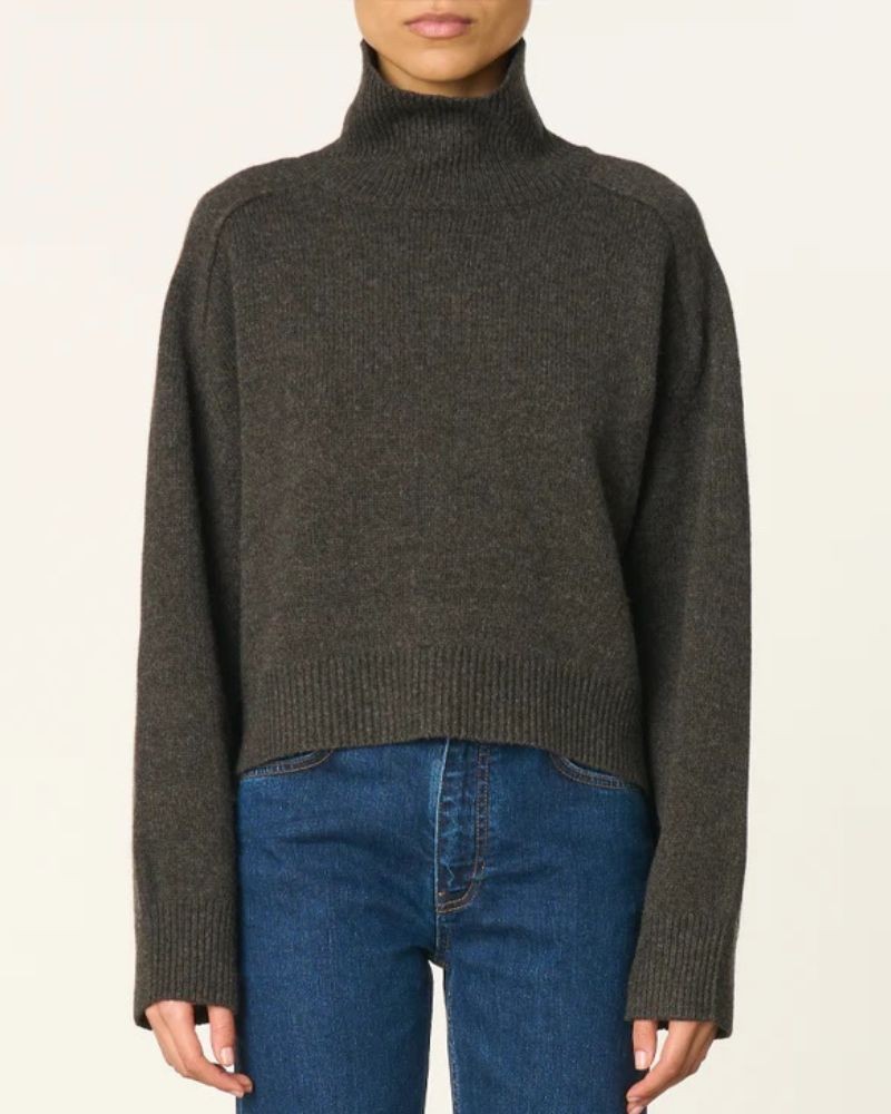 Model billede af Vanessa Bruno Ballerine Turtleneck Anthracite koksgrå sweater forfra