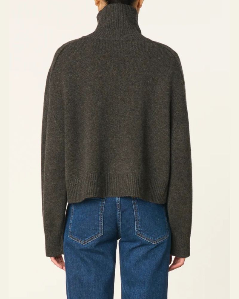Model billede af Vanessa Bruno Ballerine Turtleneck Anthracite bagfra