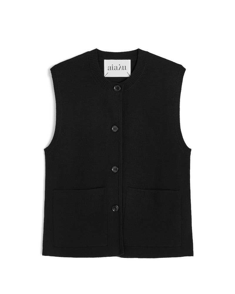 Pack shot af Aiayu Elva sort strik vest på neutral baggrund