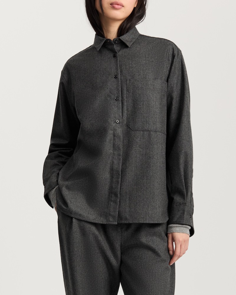 Model billede af Aiayu Lynette Shirt Fine Wool Dark Grey