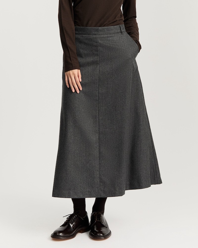 Model billede af Aiayu Stella Skirt Fine Wool Dark Grey