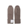 Pack shot af Leveté Room Mibella 2 Mittens Taupe strikluffer på hvid baggrund