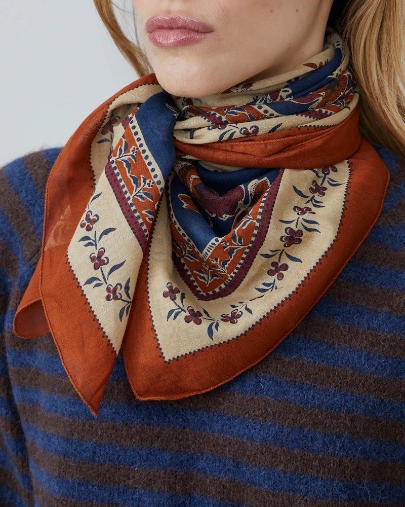 Model billede af Moismont Scarf No. 796 Toffee bomulds tørklæde cognac mønstret
