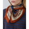 Model billede af Moismont Scarf No. 796 Toffee bomulds tørklæde cognac mønstret