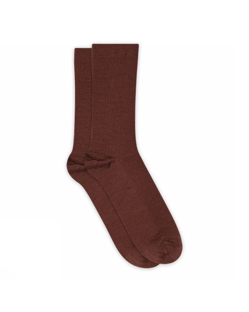 Pack shot af MP Strømper Fine Wool Rib Rust på hvid baggrund