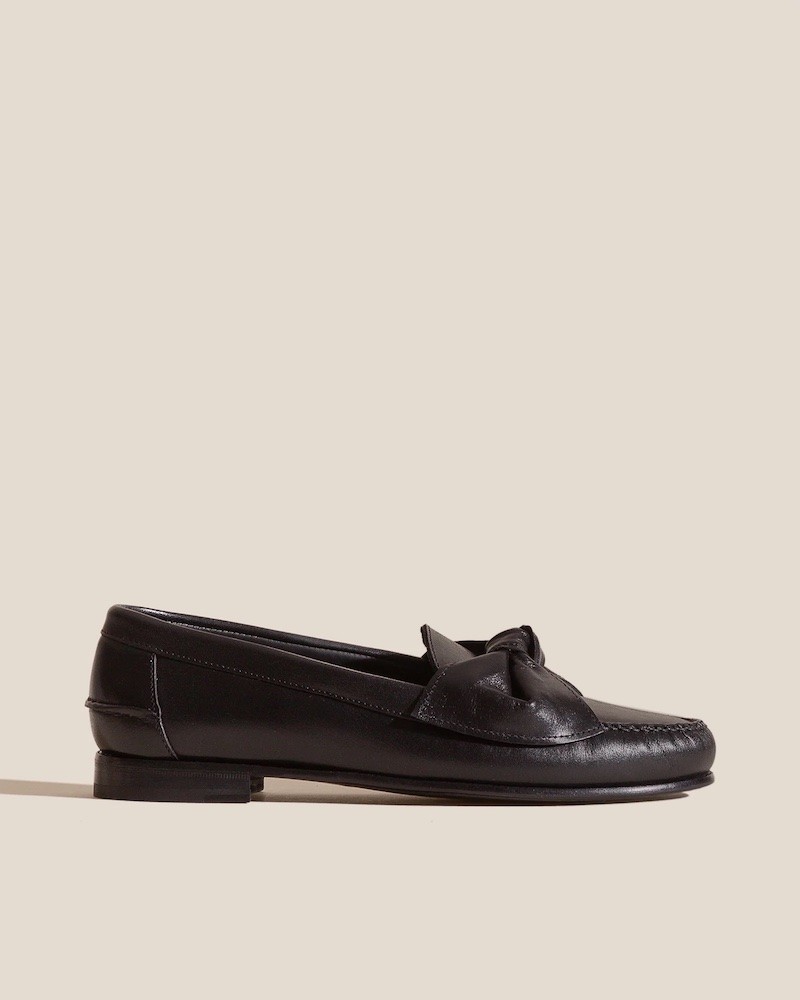 Pack shot af Hereu Corbati Slip-on loafer sort på neutral baggrund