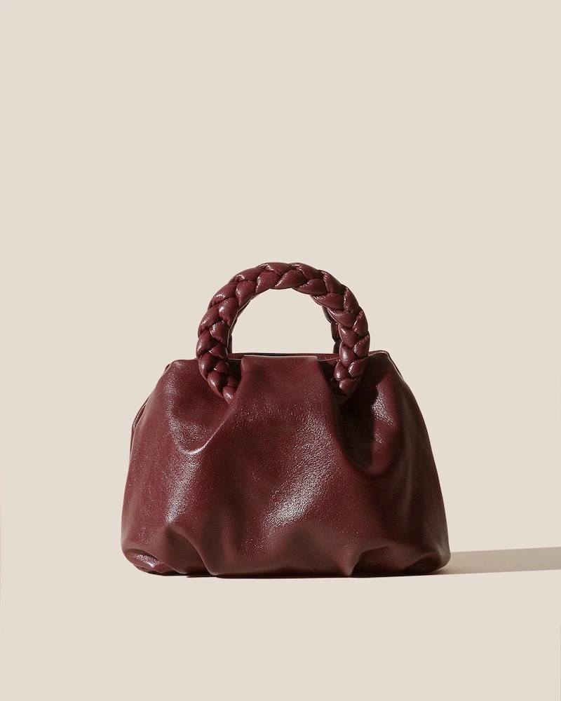 Pack shot af Hereu Bombon Bag M Supple Shiny Bordeaux Taske på neutral baggrund