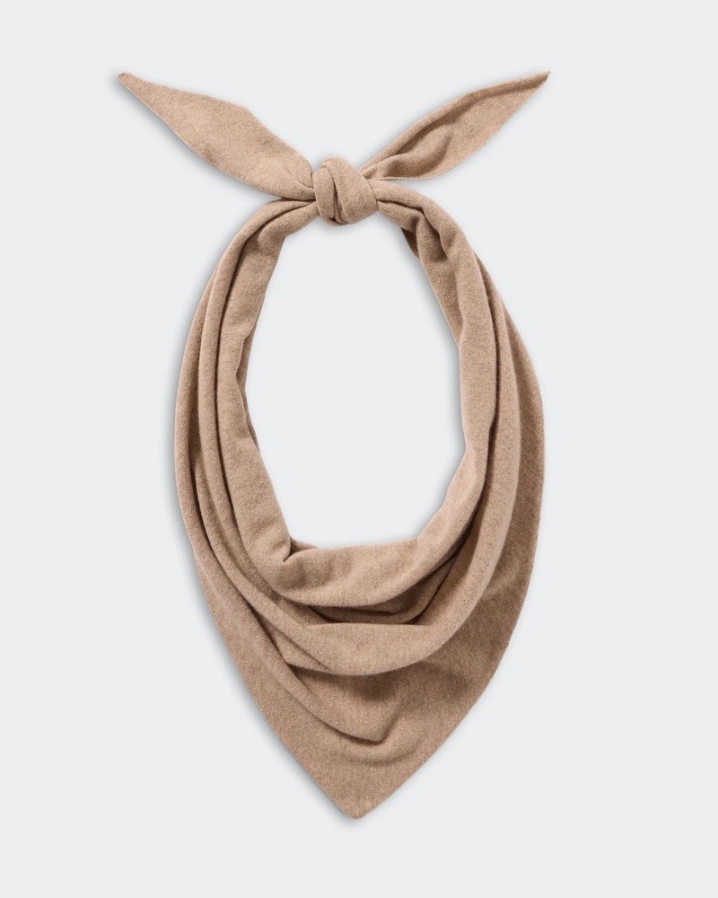 Pack shot af Guest In Residence The Bandana Beige Cashmere tørklæde