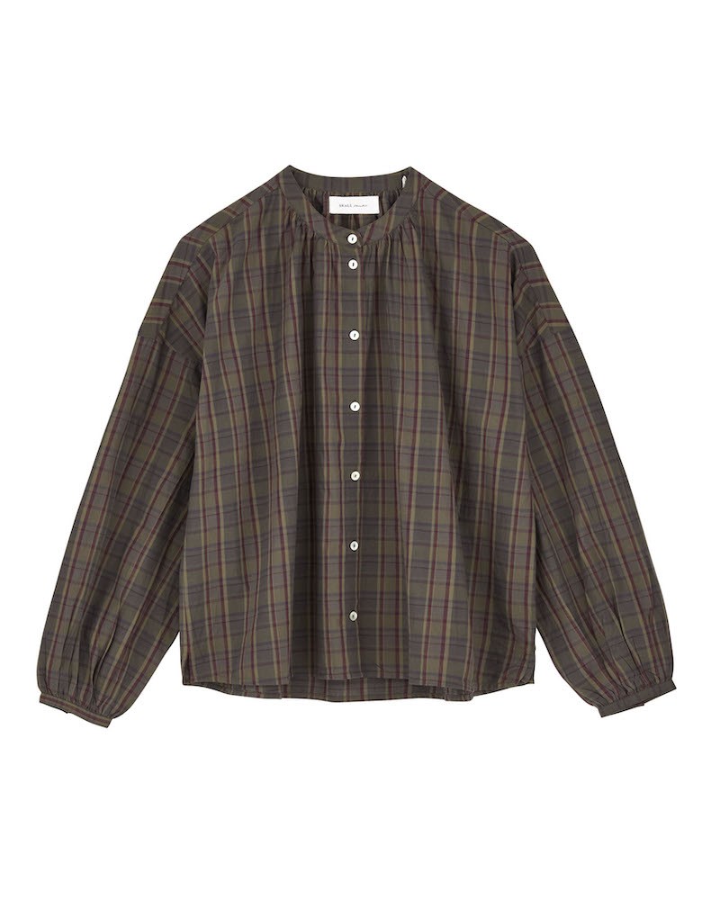 Pack shot af Skall Studio Cilla Shirt Green Red Check Ternet skjorte på neutral baggrund