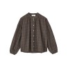 Pack shot af Skall Studio Cilla Shirt Green Red Check Ternet skjorte på neutral baggrund