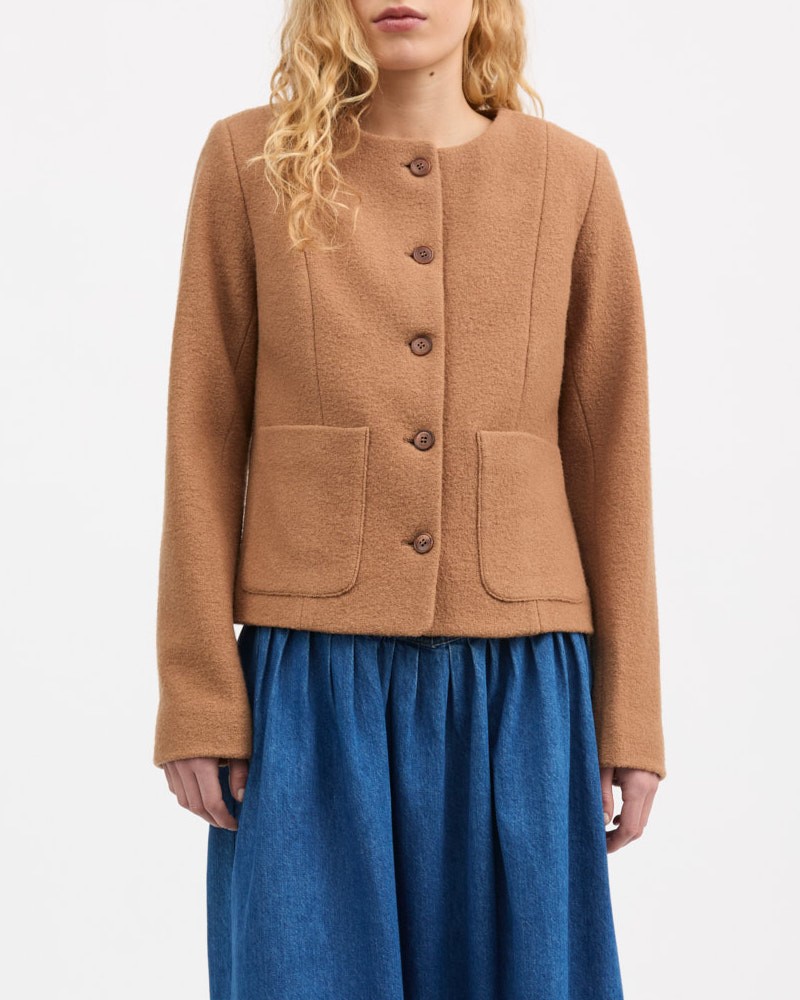 Model billede af Skall Studio Mona Jacket Camel jakke