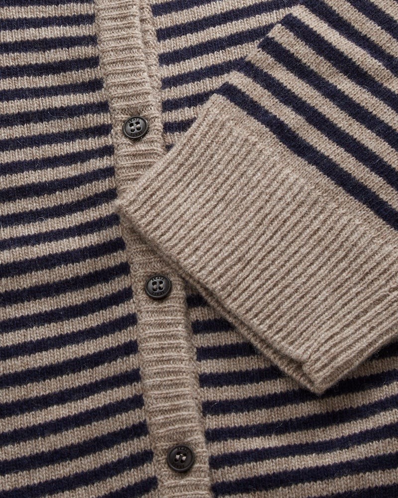 Close up af Skall Studio Senna stribet cardigan