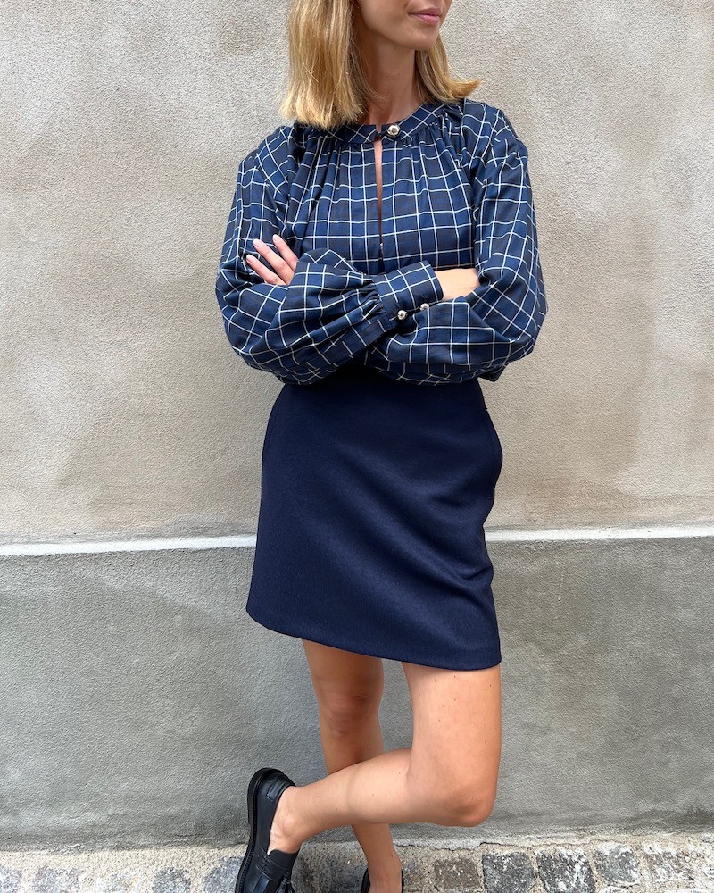 Model billede af Britt Sisseck Veronica Skjorte Limo Blå og Brun ternet