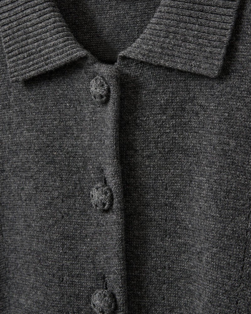 Close up af The Garment Como Short Cardigan Grey Melange