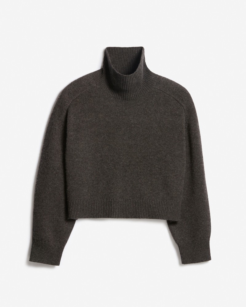 Pack shot af Vanessa Bruno Ballerine Turtleneck Anthracite på neutral baggrund