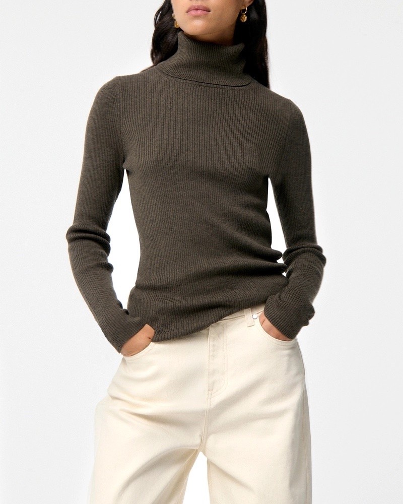 Model billede af Vanessa Bruno Fontenille Turtleneck Khaki