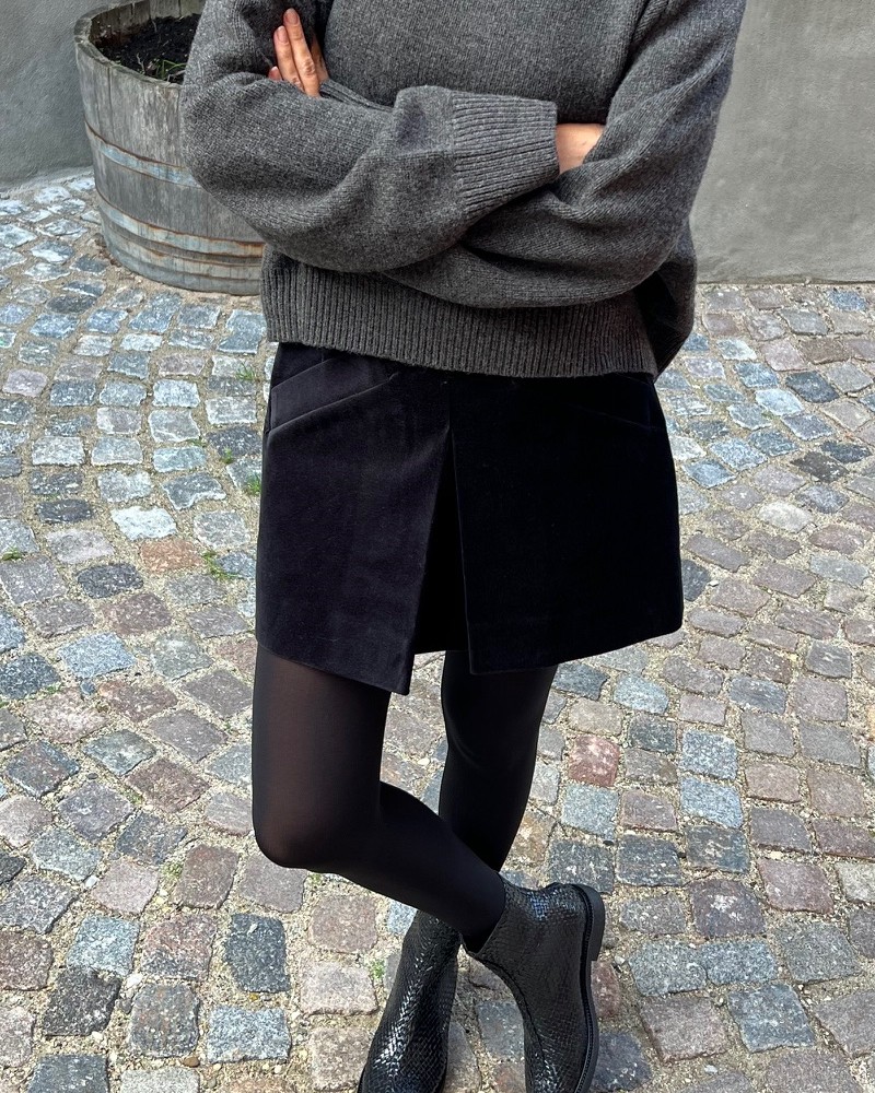 Model billede af Vanessa Bruno Fikir Sort Velour Nederdel