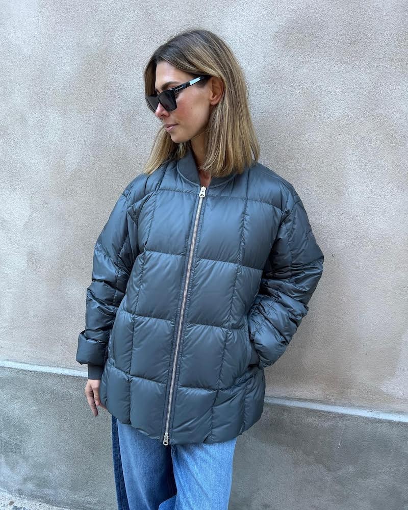Model billede af Lempelius Nal Down Jacket Iron Grey