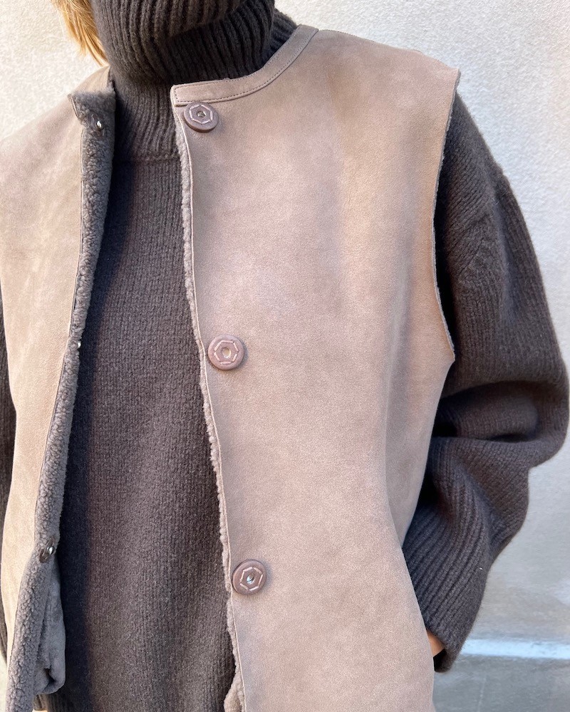 Close up af Model billede af  Benedikte Utzon Heidis Taupe Rulams Vest