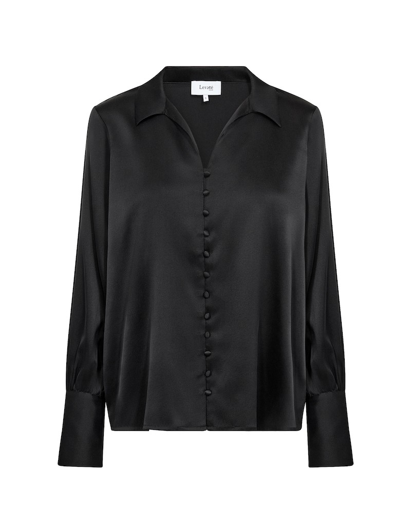 Pack shot af Leveté Room Gale 7 Silke bluse sort på neutral baggrund