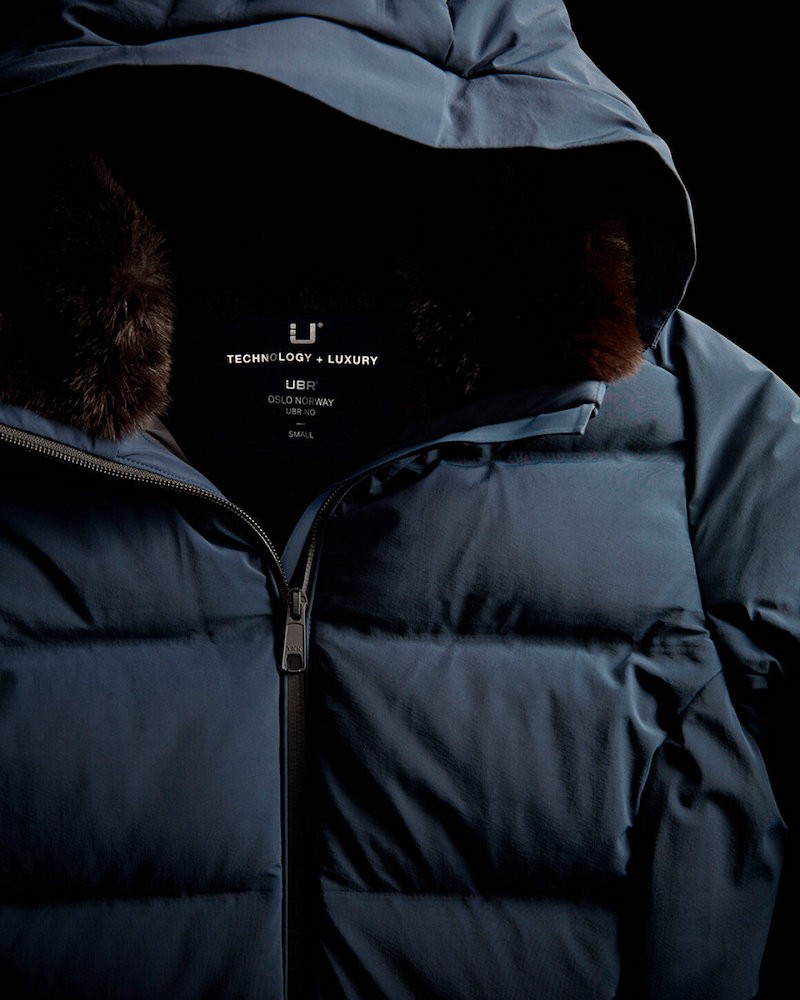 Close up af UBR Enigma Parka Navy hætte