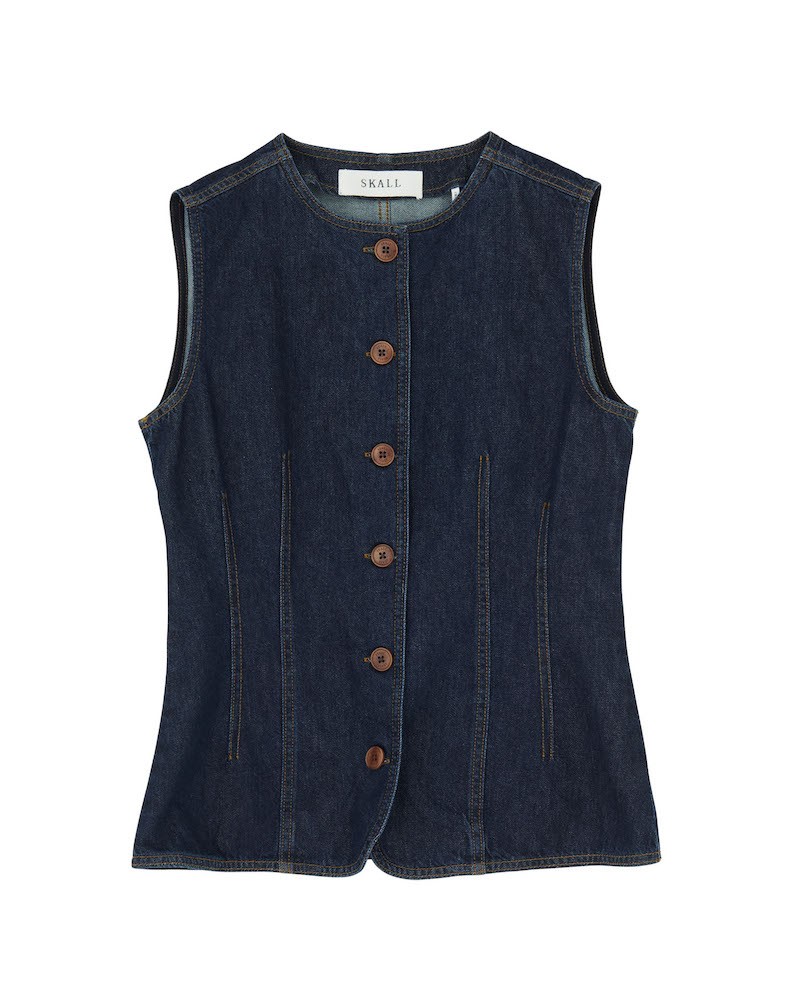 Pack shot af Skall Studio Tammy Vest Indigo Blue på neutral baggrund