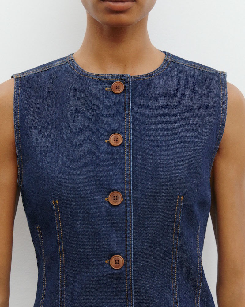 Close up af Skall Studio Tammy Vest Indigo Blue
