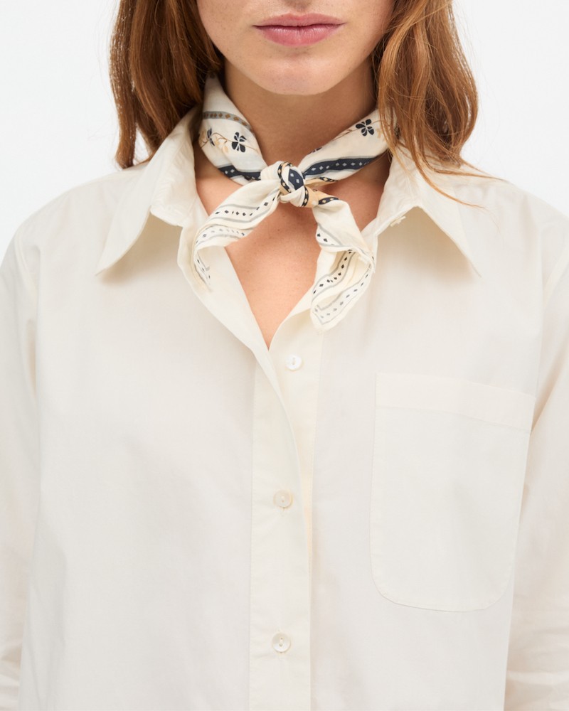 Model billede af Skall Studio Floral Scarf Ivory