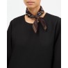 Model billede af Skall Studio Floral Scarf Dark Brown mørkebrunt lige blomstret tørklæde
