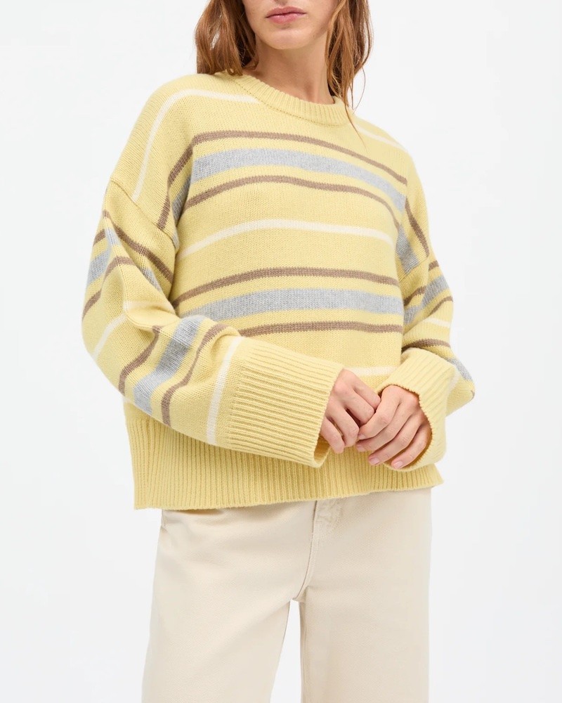 Model billede af Skall Studio Cannes Jumper Yellow Grey Stripe