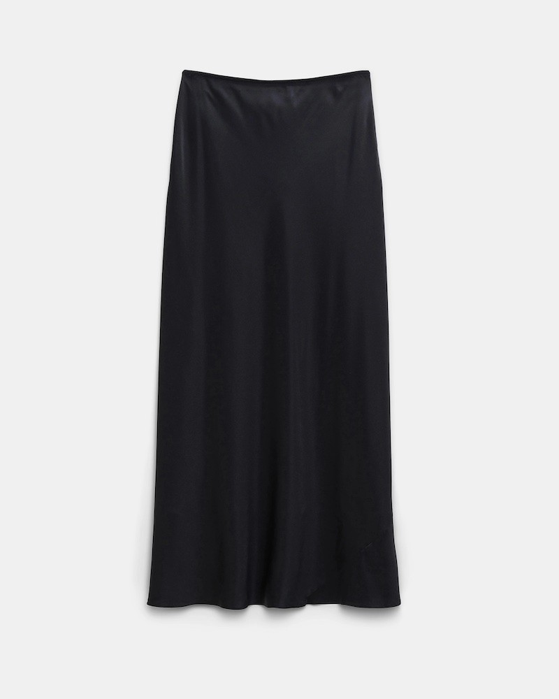 Pack shot af Dorothee Schumacher Sense Of Shine Skirt Pure Black Sort Silke nederdel på neutral baggrund