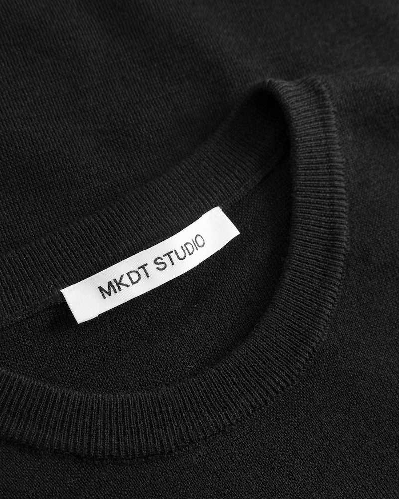 Close up af MKDT Studio Kama Merino Black
