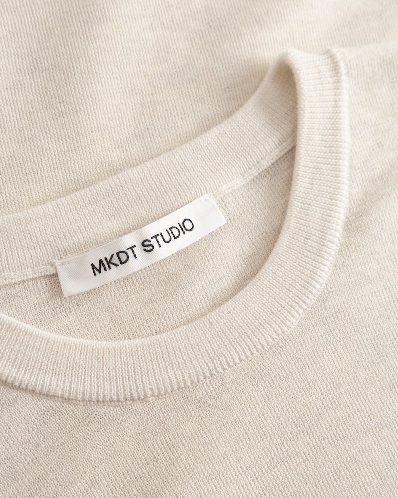 Close up af MKDT Studio Kama Merino Stone Ecru