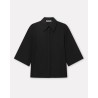 Pack shot af MKDT Studio Suki Signature Sort Poplin Skjorte på neutral baggrund