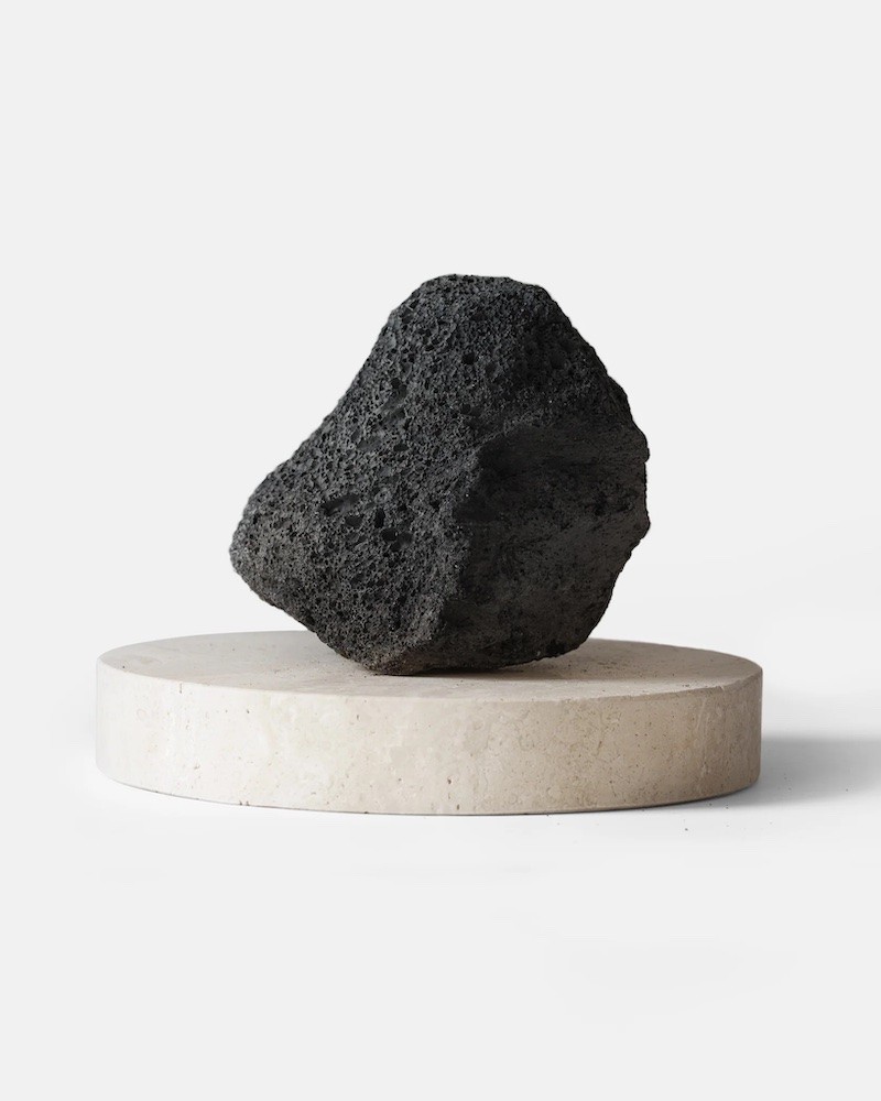 Pack shot af No17 Therapy Plinth Travertin Diffuser på neutral baggrund