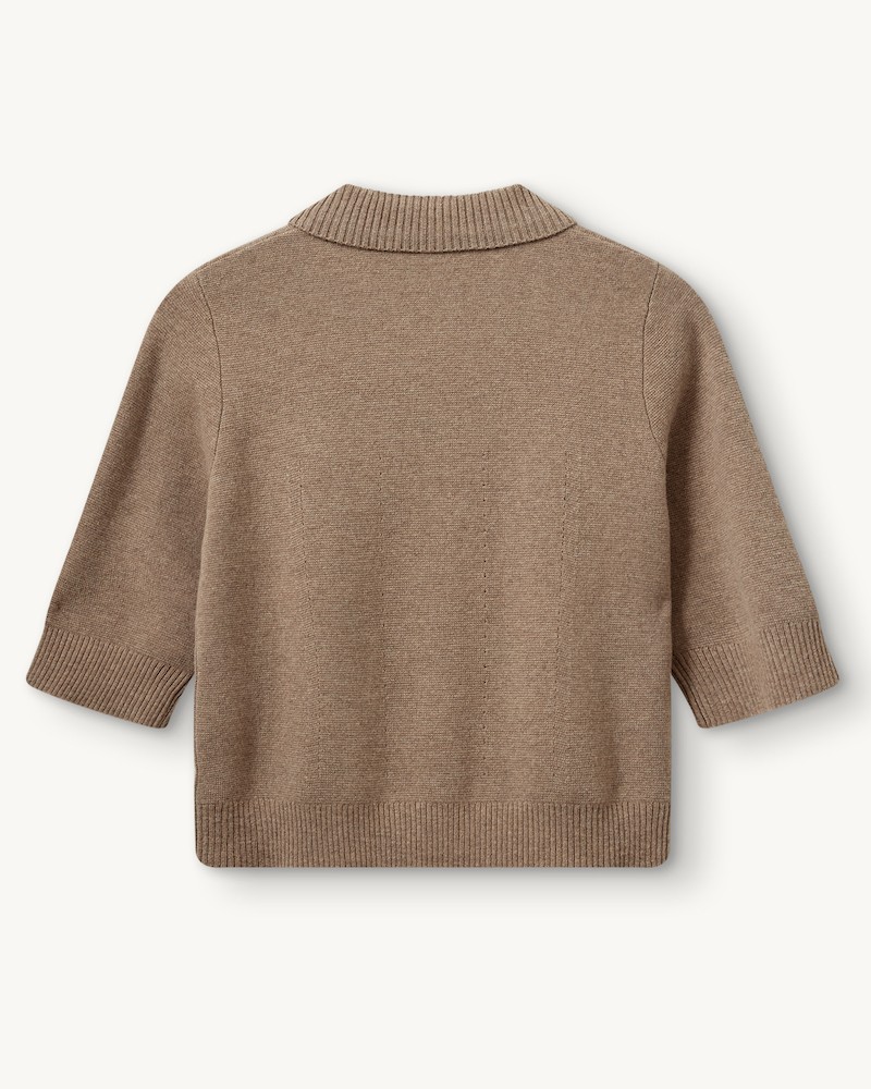 Pack shot bagfra af The Garment Como Cropped Cardigan Truffle