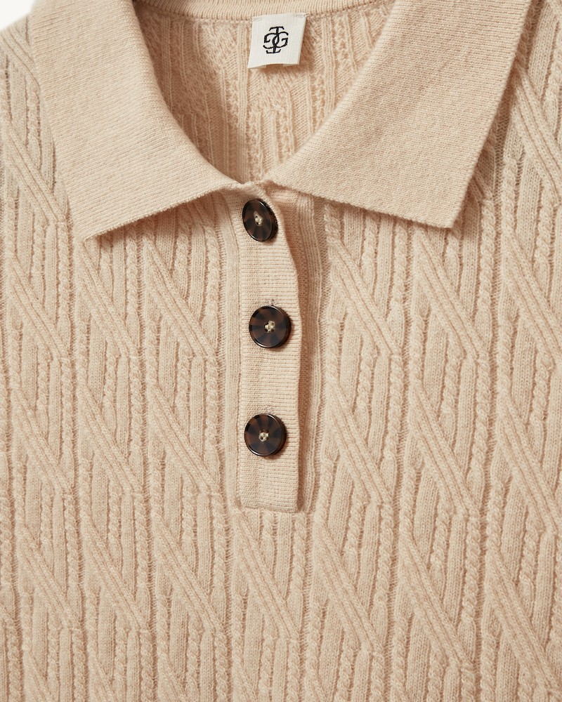 Close up af The Garment Como Cable Mini Polo Macademia