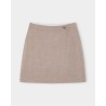 Pack shot af Herskind Dita Skirt Wood beige nederdel på neutral baggrund