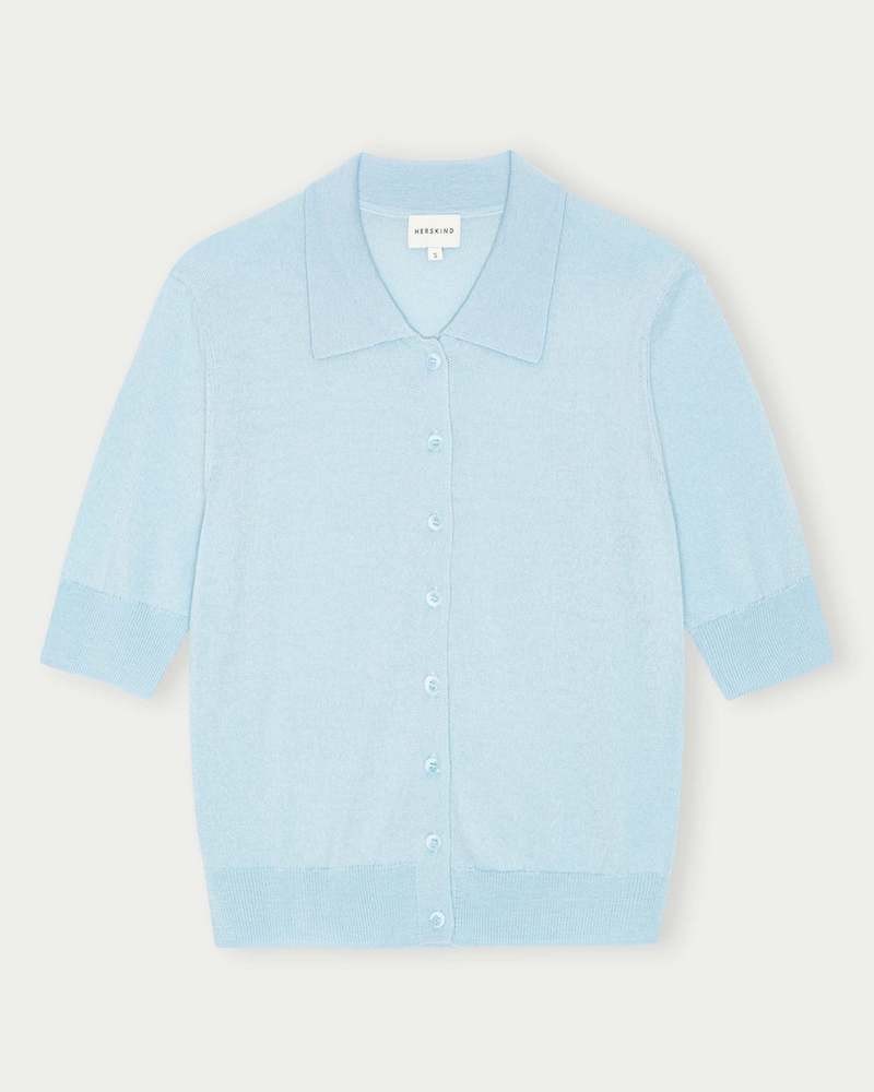 Pack shot af Herskind Kaspar Knit Cardigan Pale Light Blue på neutral baggrund