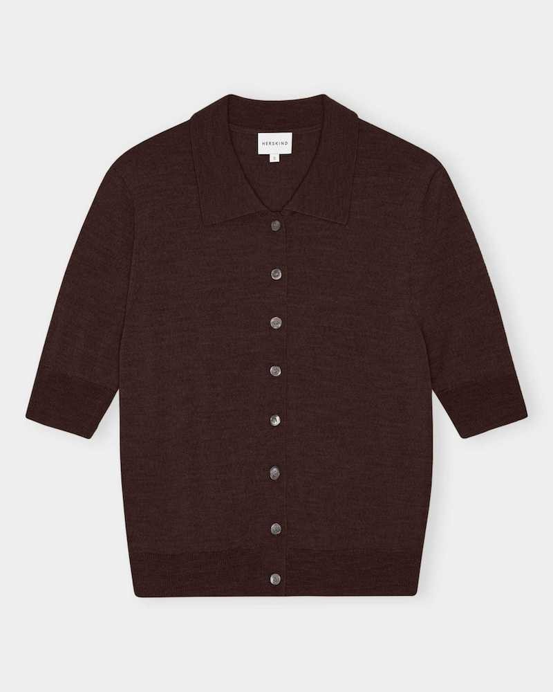 Pack shot af Herskind Kaspar Knit Cardigan Mahogany På neutral baggrund