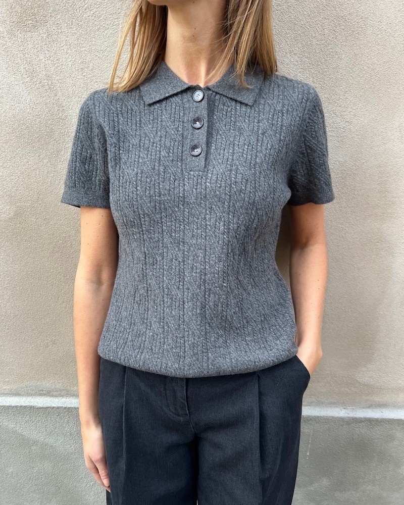 Model billede af The Garment Como Cable Mini Polo Grey Melange