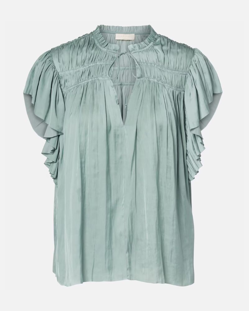 Pack shot af Ulla Johnson Agosta Flutter Sleeve Top Sea Glass på neutral baggrund