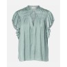Pack shot af Ulla Johnson Agosta Flutter Sleeve Top Sea Glass på neutral baggrund