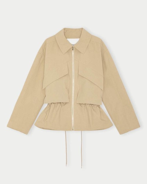 Pack shot af Herskind Milano Trench Jacket Bison Beige Jakke på neutral baggrund