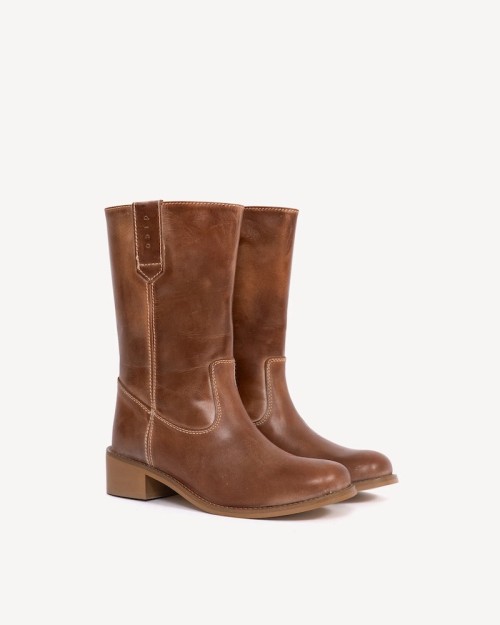 Pack shot af Dico Copenhagen Julia Escovado Boots Cognac