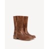 Pack shot af Dico Copenhagen Julia Escovado Boots Cognac
