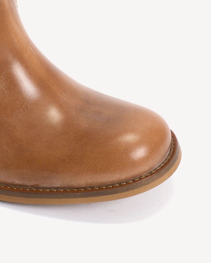 Close up af Dico Copenhagen Julia Boots Escovado Dark Tan