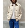 Model billede af Herskind Milano Trench Jacket Bison beige kort trench jakke