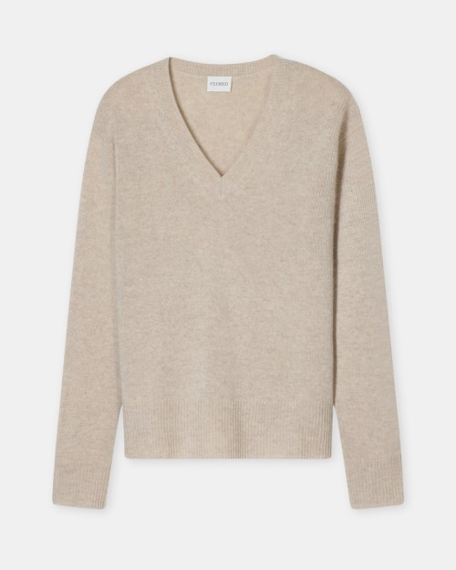 Pack shot af Closed Cashmere V-Neck Clay Beige på neutral baggrund