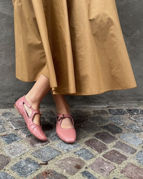 Model billede af Anonymous Copenhagen Praise Crinkled Polished Goat  Misty Coral